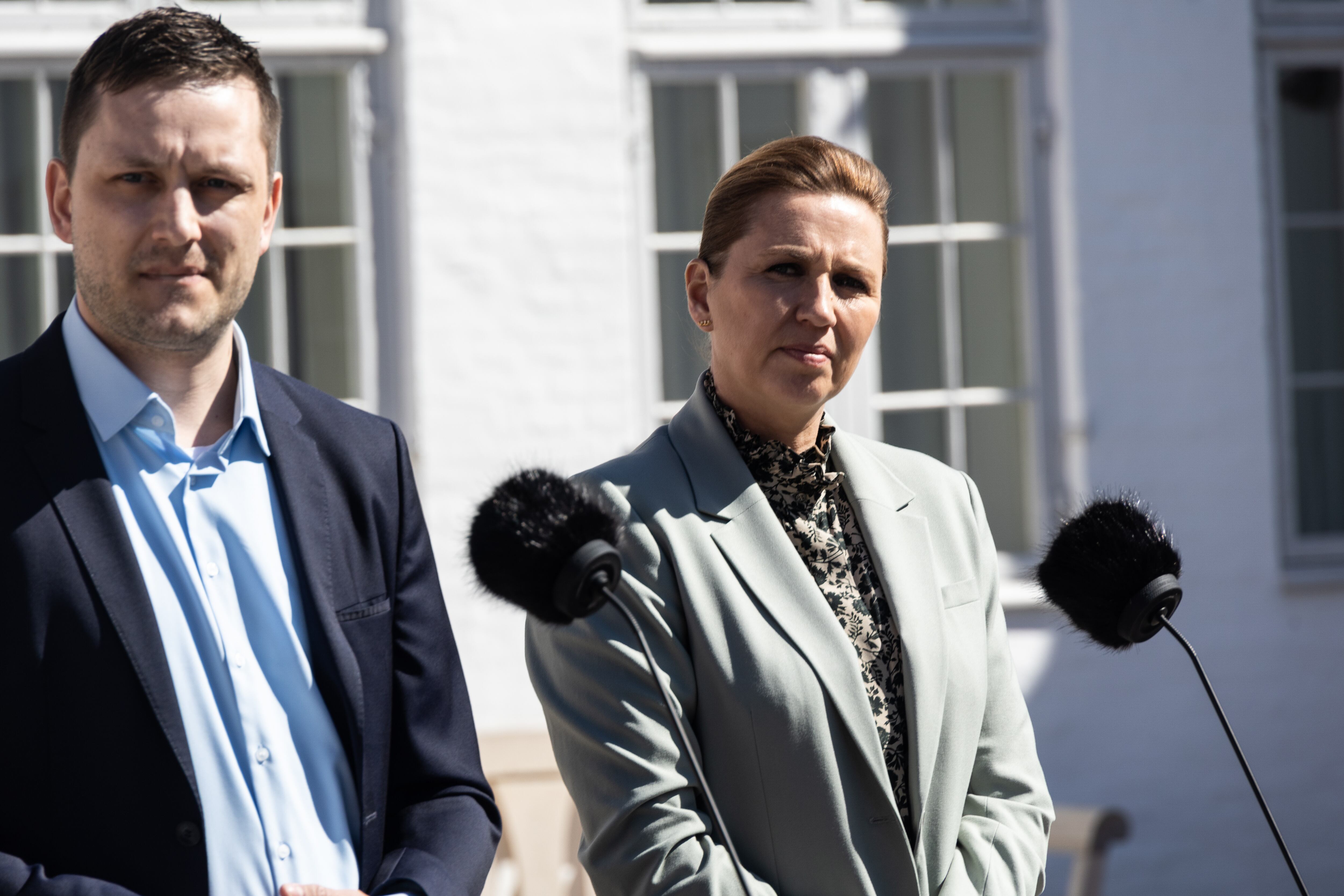 De izquierda a derecha: Jens Frederik, primer ministro de Groenlandia y Mette Frederiksen, primer ministra de Dinamarca