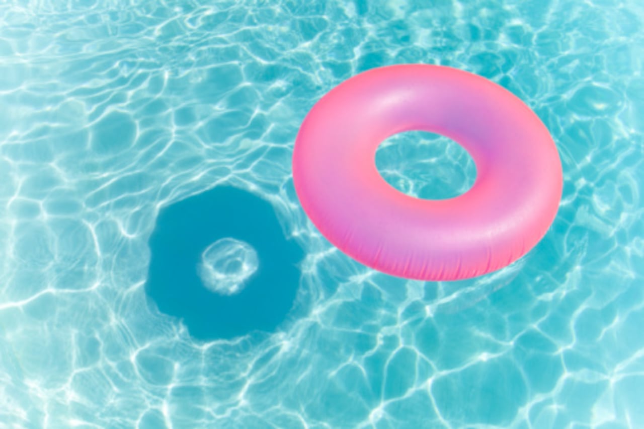 El menor habría contraído la infección en una piscina.