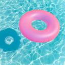El menor habría contraído la infección en una piscina.