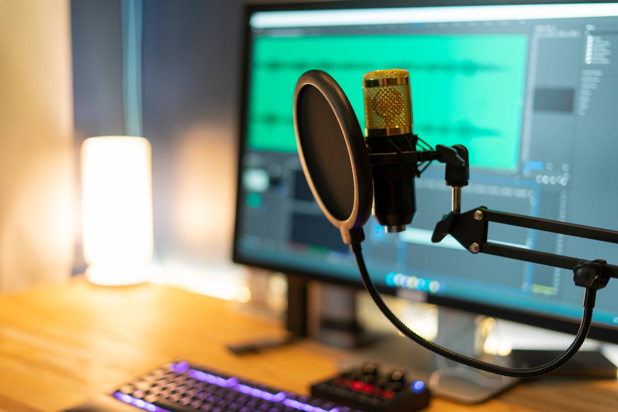 Aquellos que buscan adentrarse en la creación de pódcasts ahora pueden aprovechar la herramienta de Google que convierte documentos PDF en audio, brindando una forma accesible de compartir conocimientos.