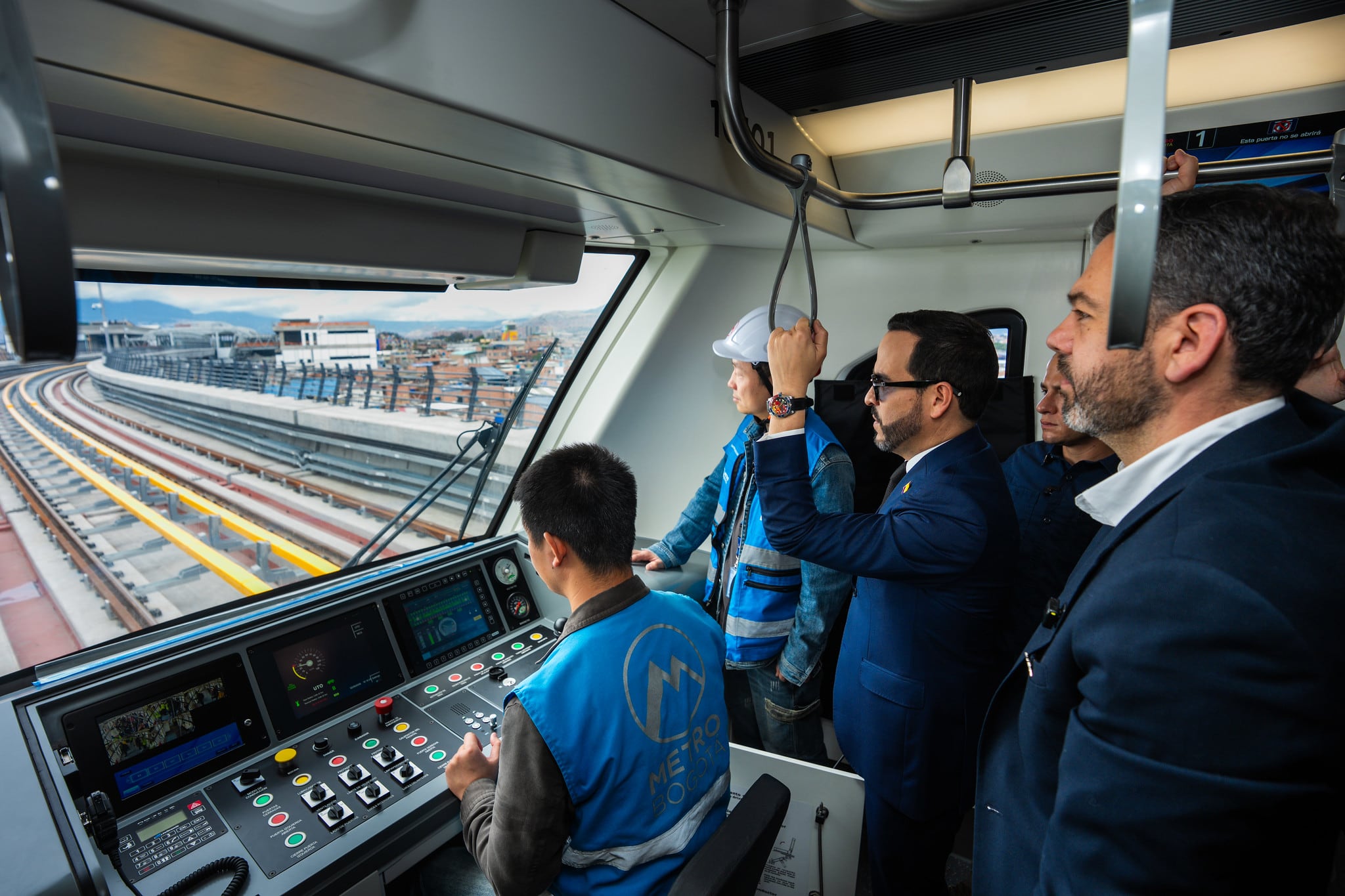 El presidente, Abelardo De La Espriella, junto al alcalde de Bogotá, Carlos Fernando Galán, el 2 de septiembre de 2026 en las obras del Metro de Bogotá