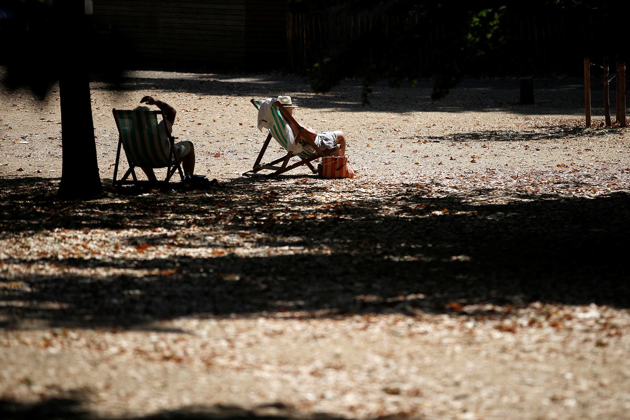 El imágenes : Pastizales secos luego de un largo período de poca lluvia y clima cálido, Gran Bretaña.