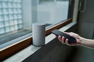 Los asistentes virtuales facilitan la rutina diaria de las personas.