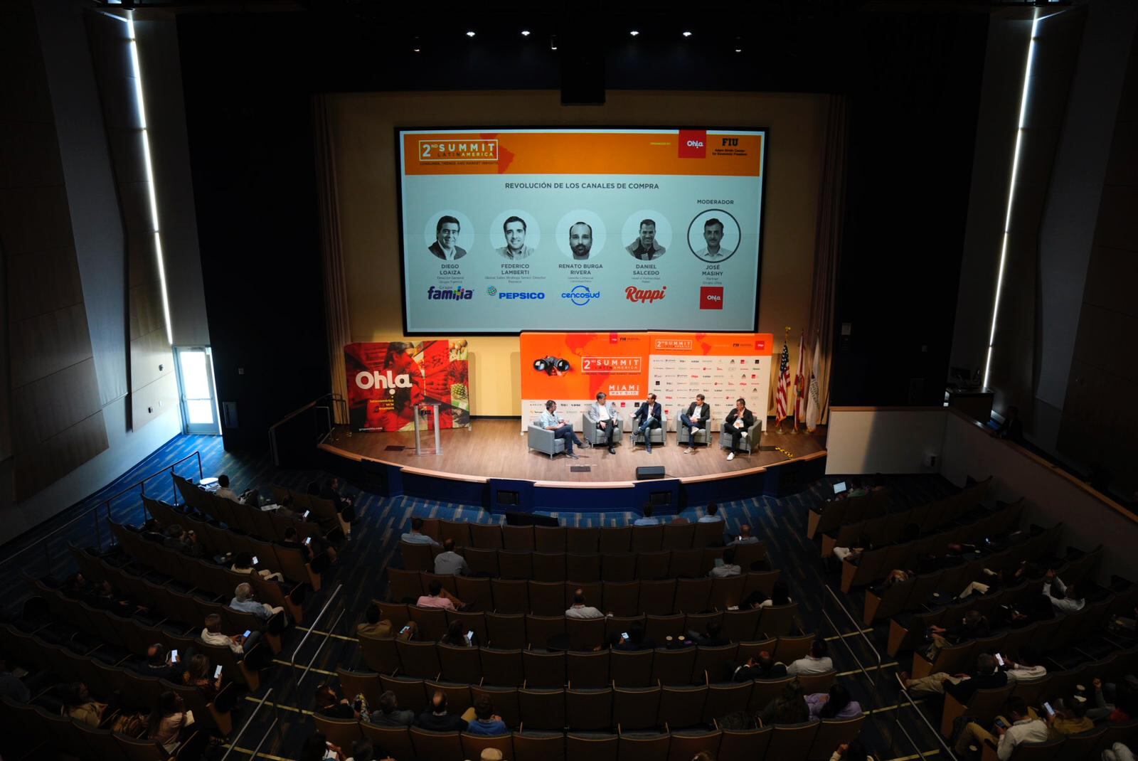 El foro se lleva a cabo en la Universidad Internacional de la Florida