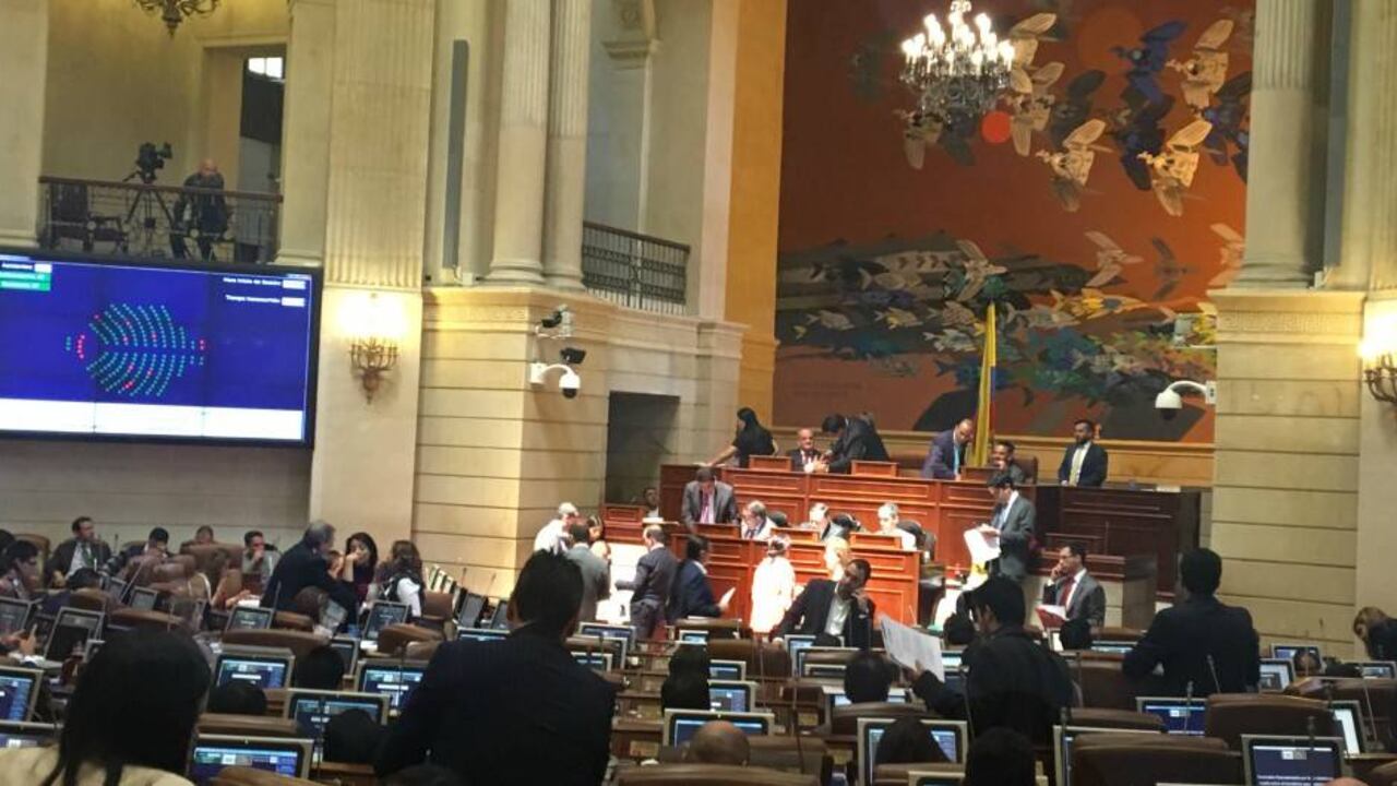 Las ponencias de archivo fueron negadas con 116 votos en contra y 21 a favor en la plenaria de la Cámara de Representantes.