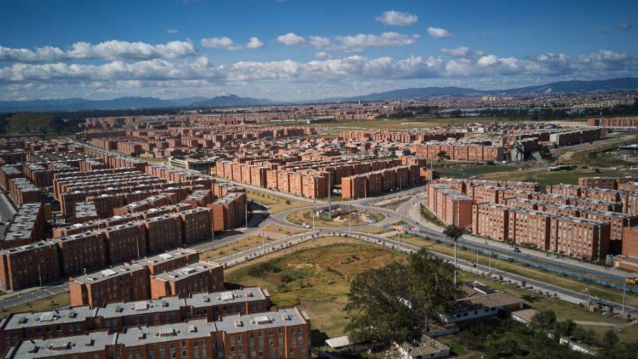 El proyecto más grande de Compensar construido en alianza con Apiros es Hogares Soacha, que en la primera fase tuvo 16.000 viviendas y en la segunda etapa tendrá 8.000 - Altamorada, el proyecto de interés social en Tocancipá más reciente de Compensar. - Reserva de San David, en la localidad de Usme, proyecta 624 soluciones habitacionales