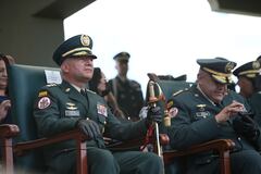Ceremonia de reconocimiento de tropas y transmisión de mando del Comandante del Ejército Nacional