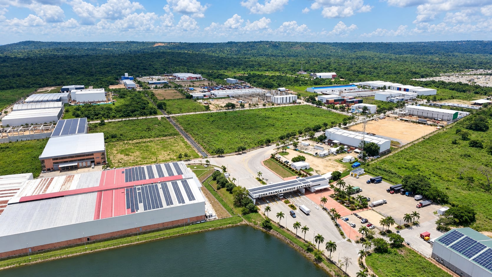 Zona Franca Parque Central reúne 56 empresas en sus 128 hectáreas urbanizadas y contribuye al empleo en la región con más de 2.500 puestos de trabajo directos y 3.200 indirectos.