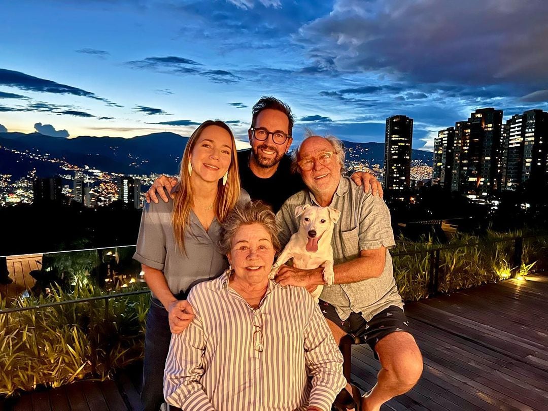 Lucas Arnau junto a su familia, mamá, papá (Michel) y hermana.