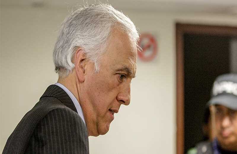 Samuel Moreno fue condenado a 18 años de prisión por los delitos de interés indebido en la celebración de contratos y cohecho propio, por su responsabilidad en el carrusel de contratos. 