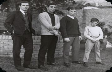 Los hermanos Santos Calderón en orden de edad. Enrique, el mayor, seguido por Luis Fernando y Juan Manuel. El menor es Felipe. Casi todos heredaron la vena periodística de su padre y abuelo.