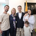 Elkana Bohbot junto a su esposa, Rebecca González y el canciller Omar Bula.