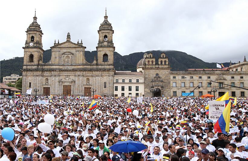 El 20 de julio, la Plaza de Bolívar de Bogotá fue otra vez testigo del sentido pedido de paz y libertad en boca de miles de colombianos. 
