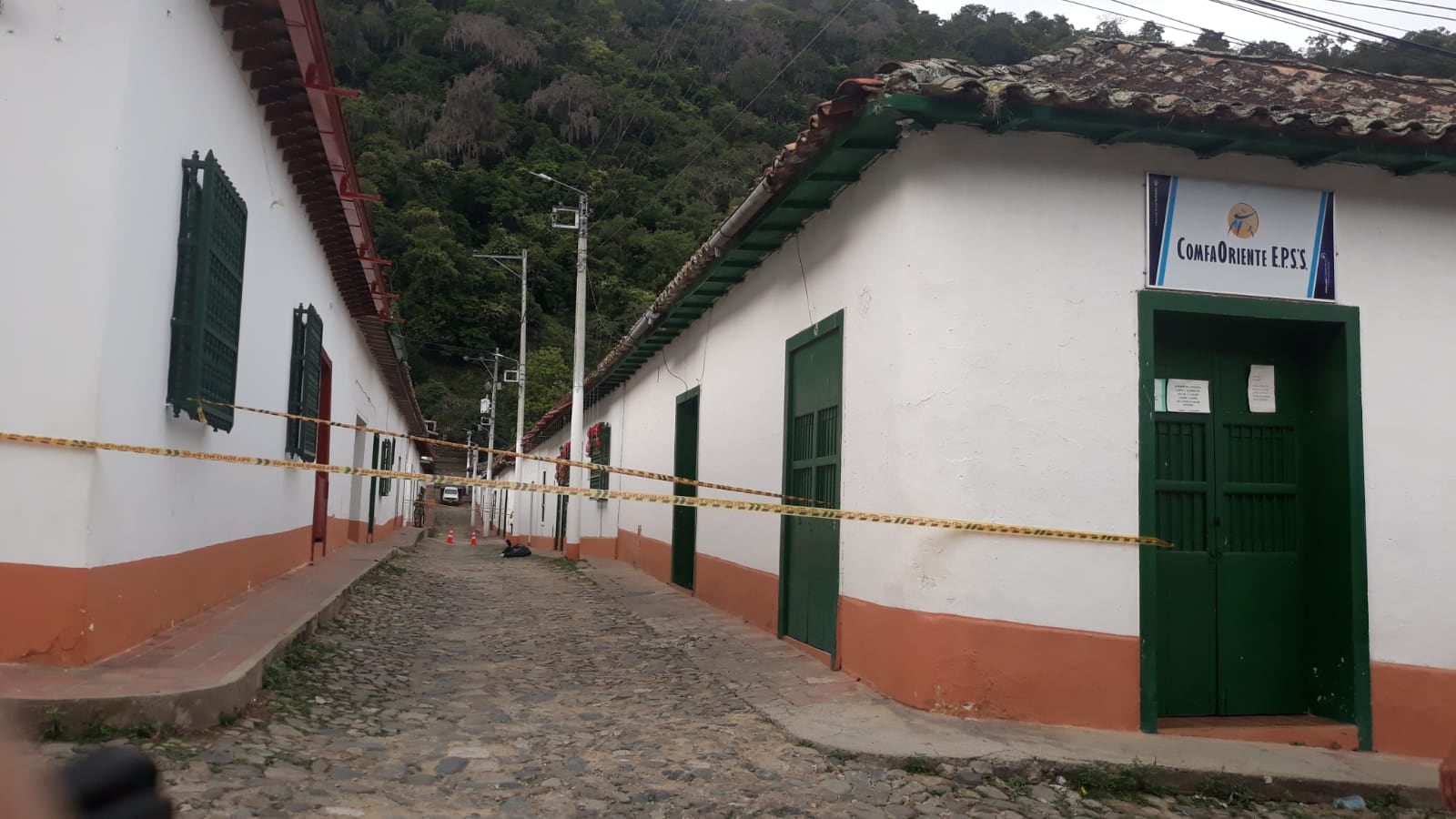 El mandatario se encuentra al interior de la vivienda junto a su familia.