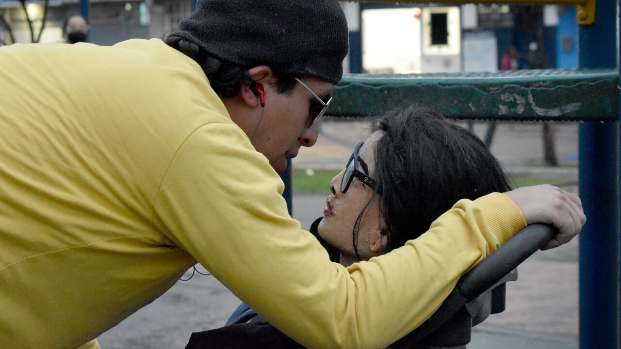 CRISTIAN MONTENEGRO Y SU FAMILIA DE TRAPO