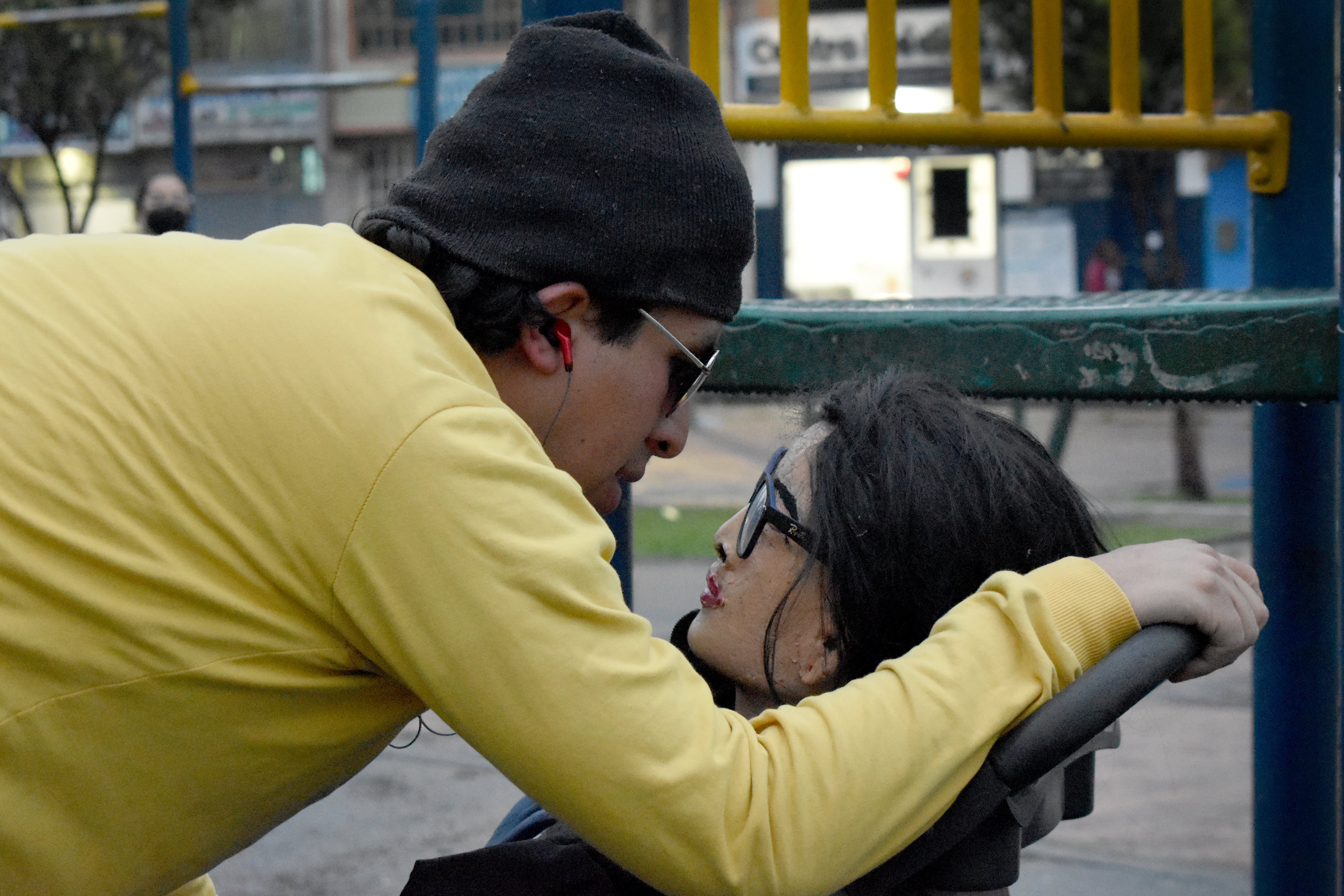 CRISTIAN MONTENEGRO Y SU FAMILIA DE TRAPO