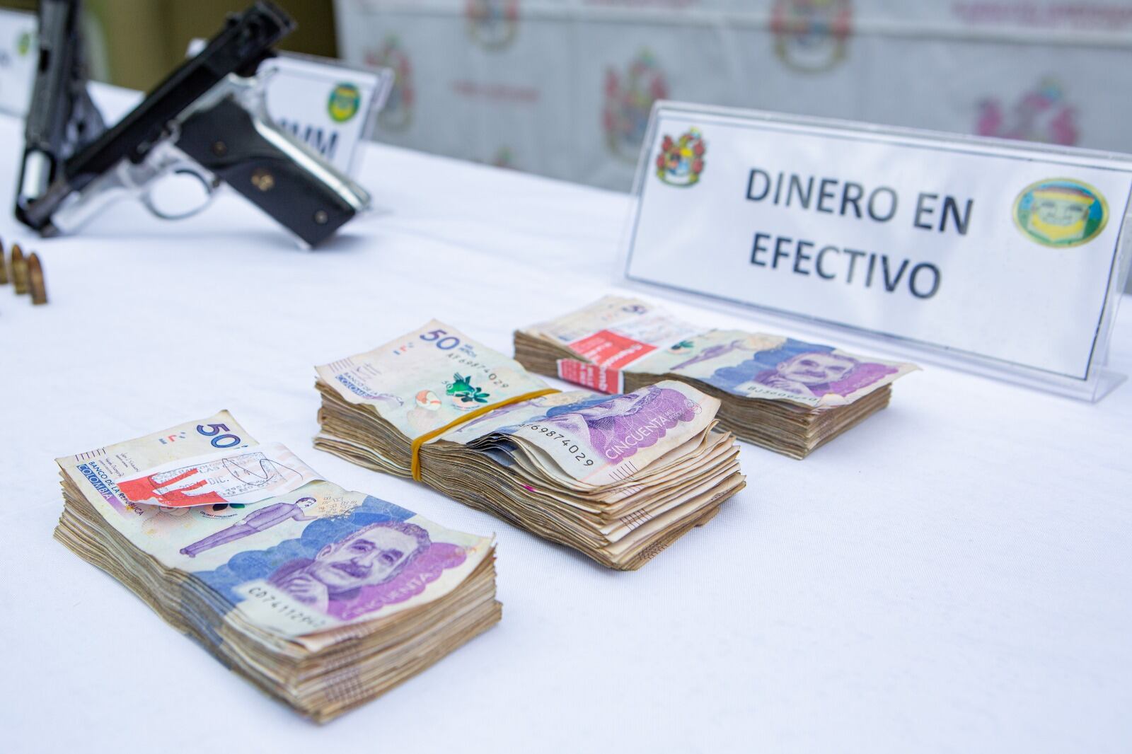 Este dinero incautado es producto de actividades delictivas ejecutadas por los capturados, como extorsiones a comerciantes de la capital del Caquetá.
