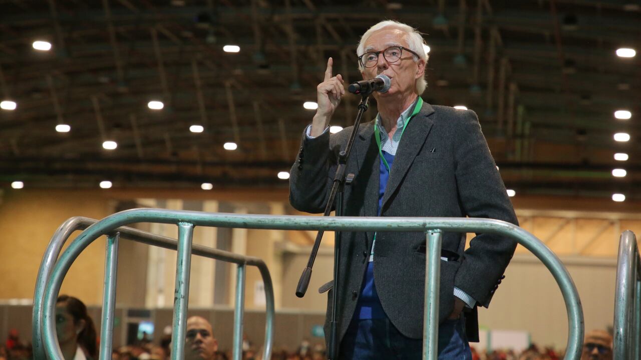 Robledo explicó que la solución a la crisis en Venezuela se debe conseguir mediante el diálogo.