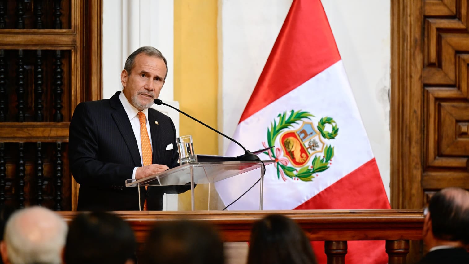Canciller de Perú, Elmer Schiale