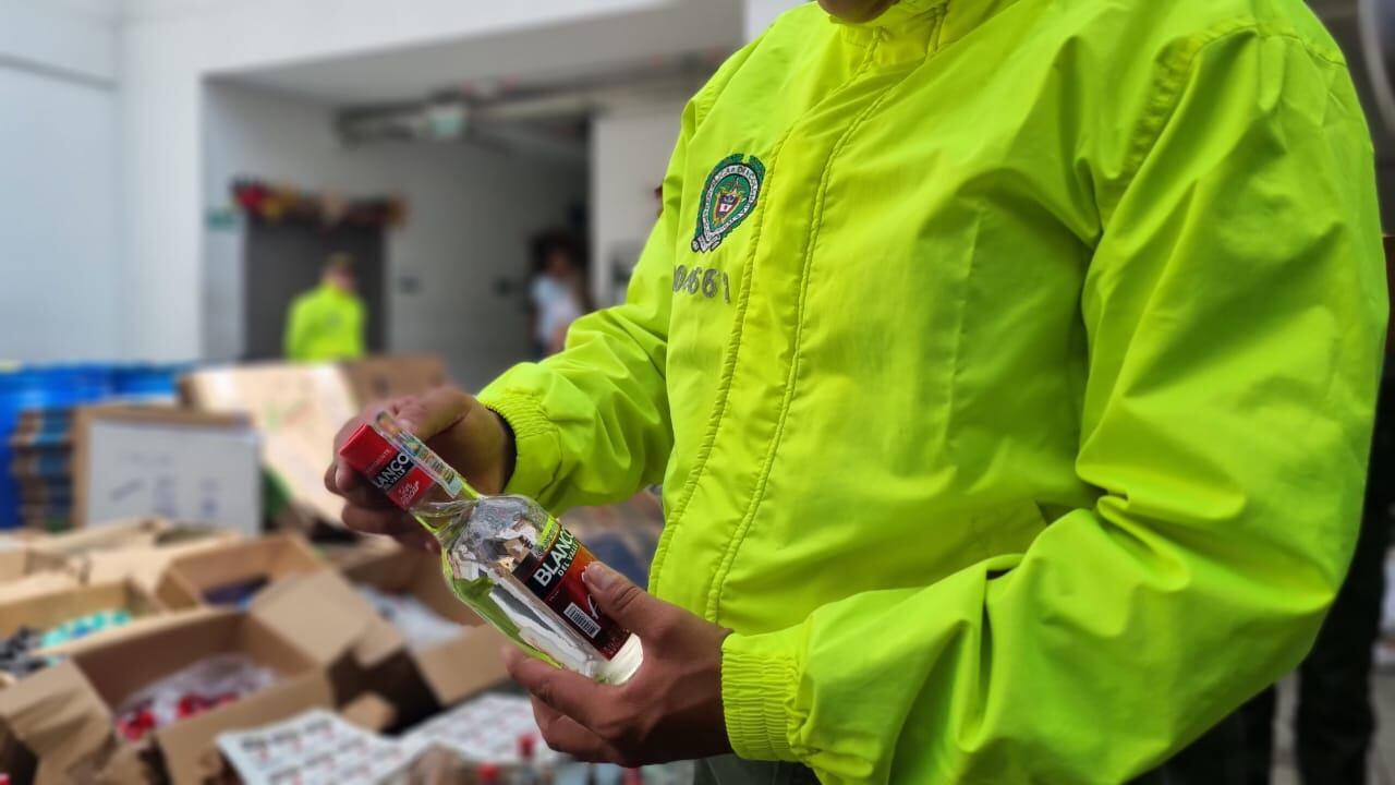 El alcohol adulterado sería comercializado en el área metropolitana, en especial durante la Feria de Cali, uno de los eventos culturales más importantes de la región y donde hay un consumo elevado de licor por parte de los ciudadanos.