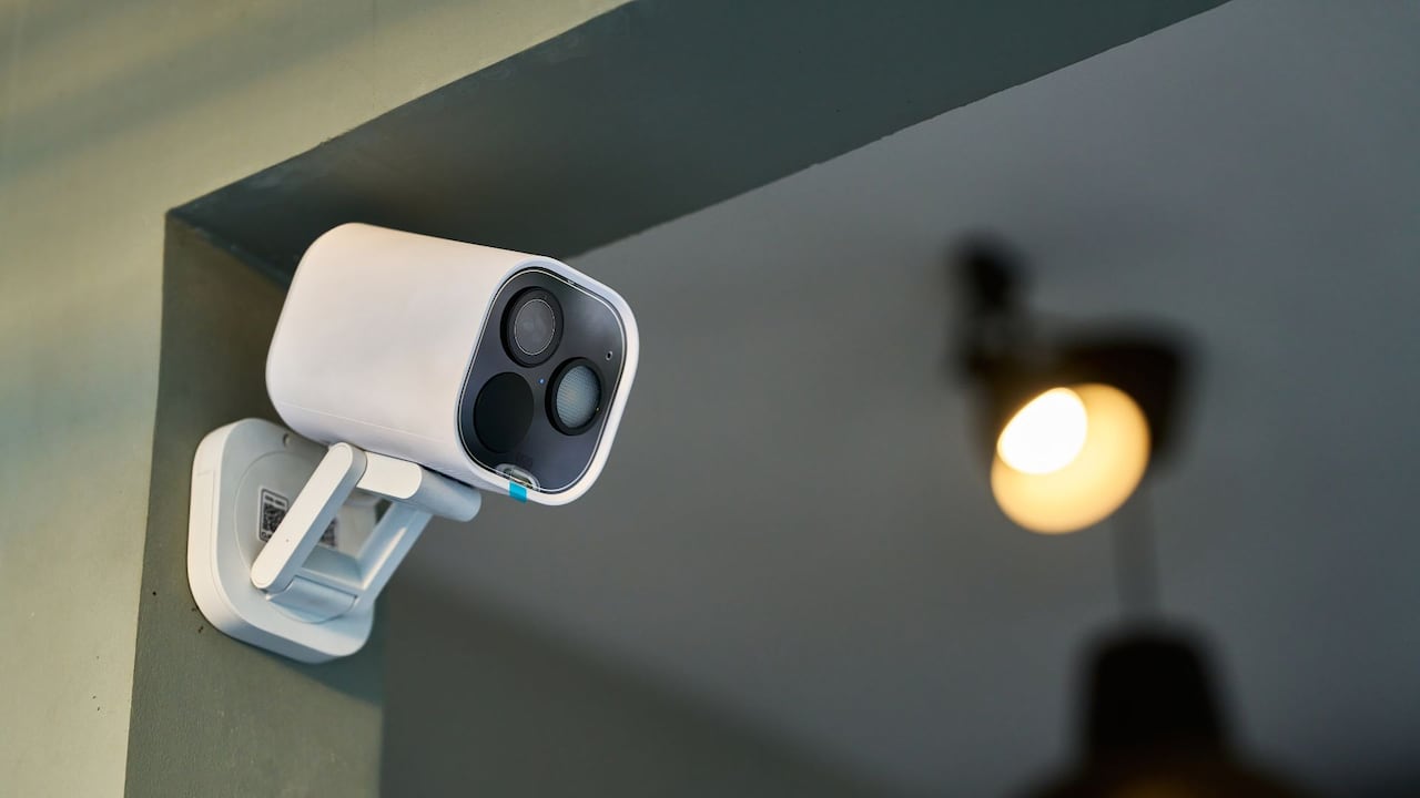 El detalle clave que debe revisar antes de instalar una cámara de seguridad en casa o podría salirle muy caro