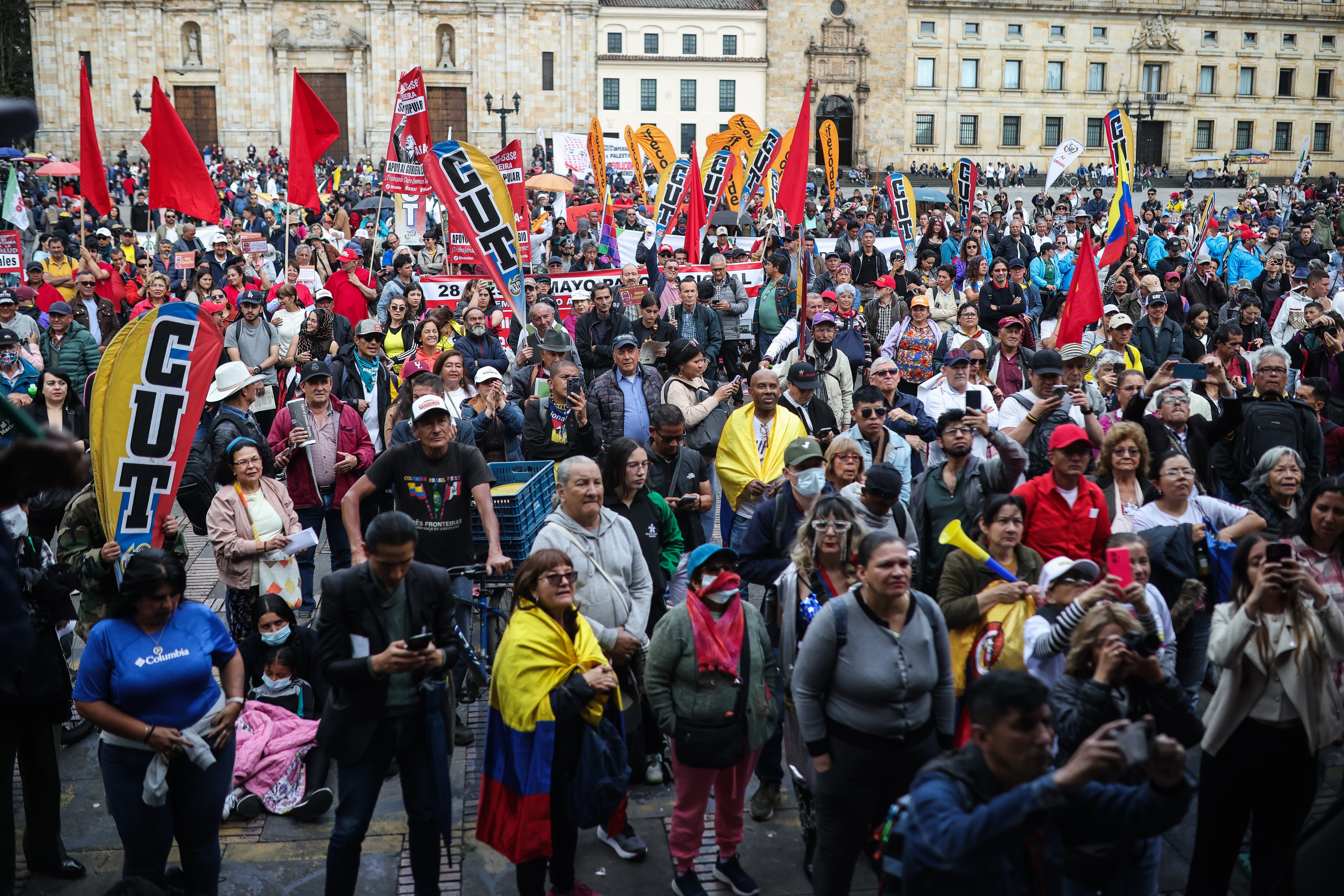 Cabildo abierto en la Plaza de Bolívar