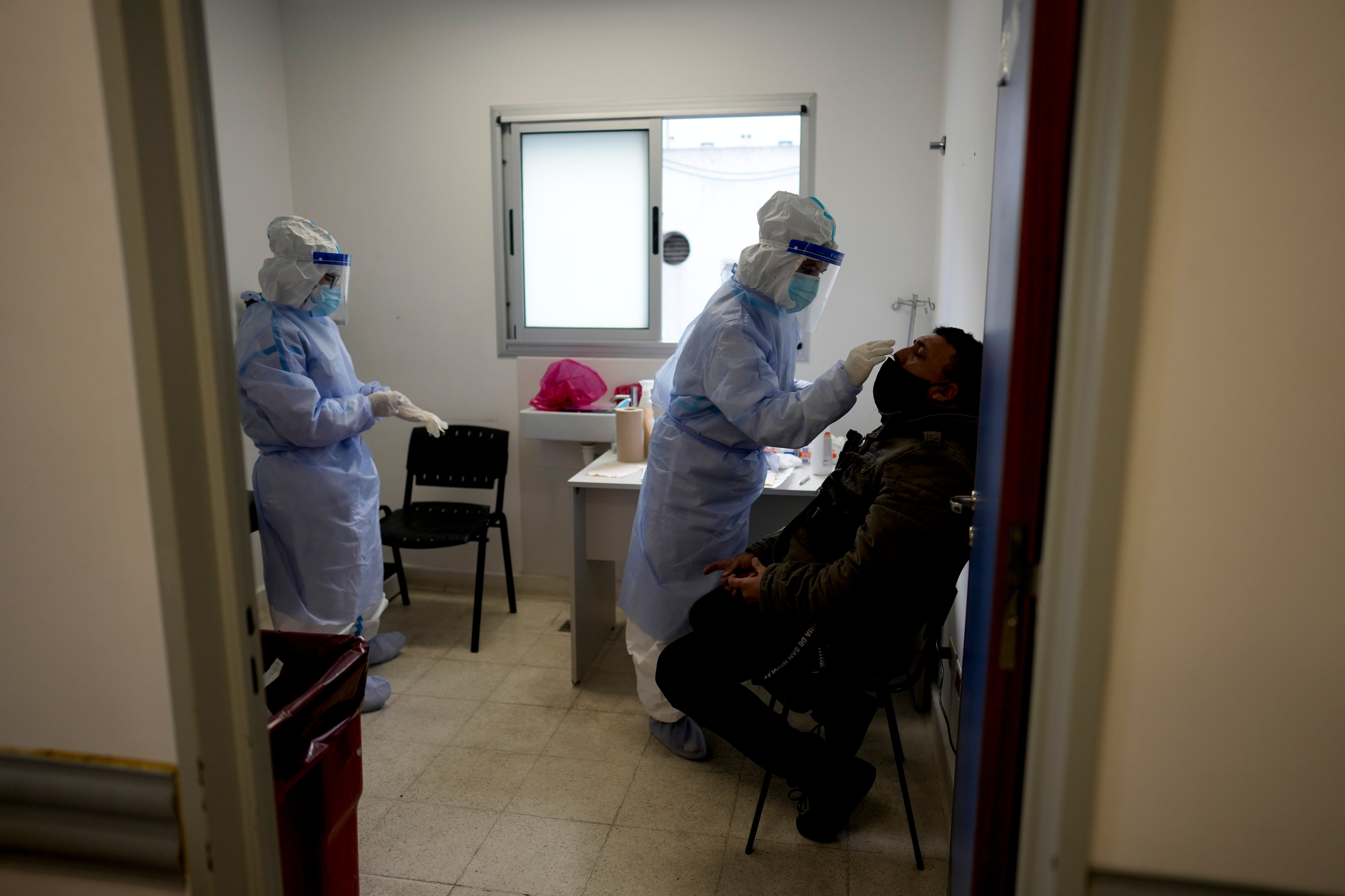 Pruebas de coronavirus. (AP Photo/Natacha Pisarenko)