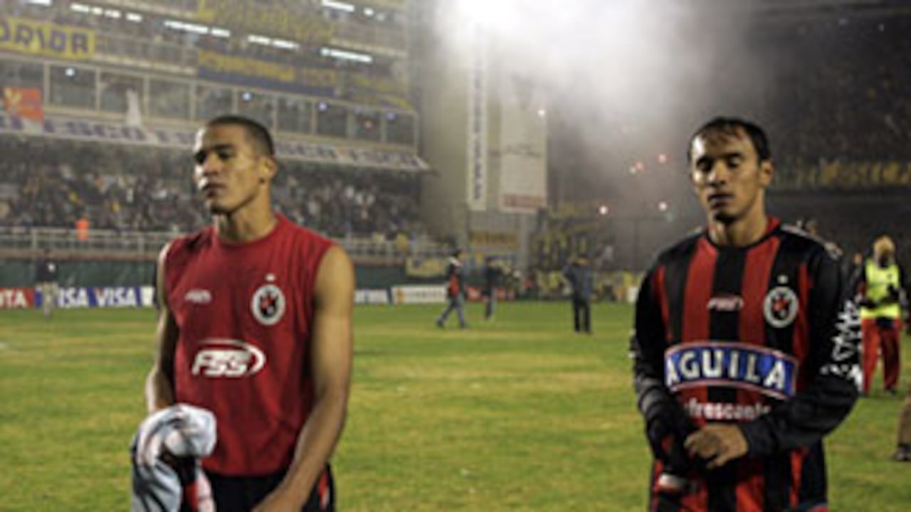 Fue una noche para olvidar la que vivió el Cúcuta Deportivo el jueves anterior en la Bombonera. Primero fue la niebla que impidió el buen desarrollo del juego. Luego vino la derrota por 3 goles.