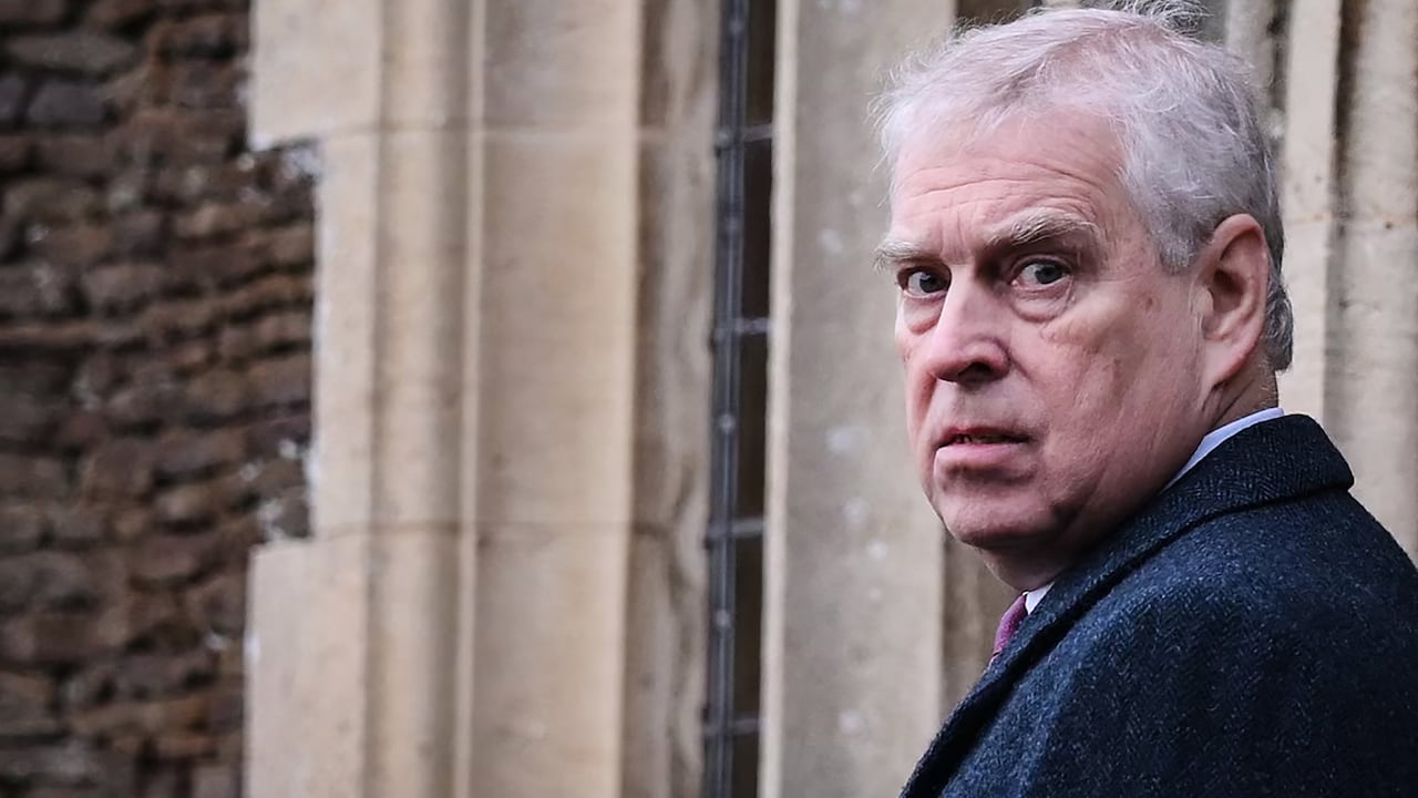 Documentos señalan al príncipe Andrés y lo han puesto en el centro del debate sobre el pedófilo en Europa. (Photo by Daniel LEAL / AFP)