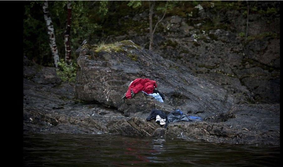 NICLAS HAMMERSTROM. La fotografía de ropa de las víctimas de la matanza de Utoya, en Noruega, ha sido reconocido con el segundo premio en la categoría de reportajes sobre noticias en curso (publicada en Aftonbladet).