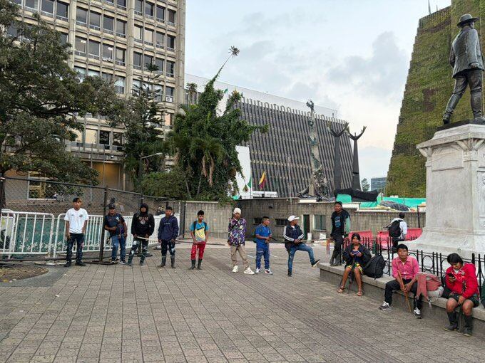 Indígenas protestando en Medellín.