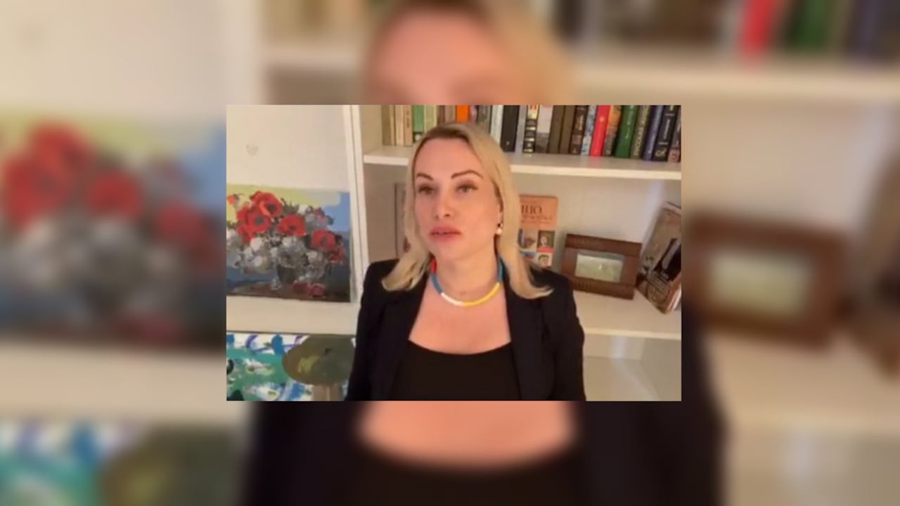 Marina Ovsianikova, una periodista del canal de televisión estatal ruso “Canal Uno”