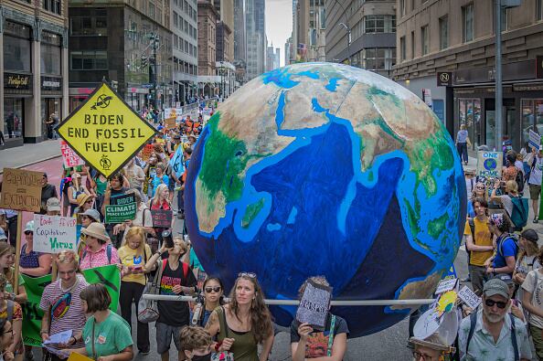 Demócratas y grupos ambientalistas nunca renunciaron al plan y presionaron a Biden en las últimas semanas para que emitiera una orden ejecutiva para autorizar lo que ahora la Casa Blanca llama Cuerpo Climático Estadounidense.