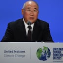 El enviado especial para el clima de China, Xie Zhenhua, habla durante una declaración conjunta de China y EE. UU. sobre una declaración para mejorar la acción climática. (Photo by Jeff J Mitchell / POOL / AFP)