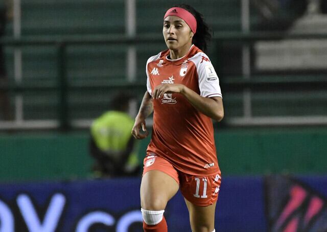 Liana Salazar con los colores de Independiente Santa Fe (2023).