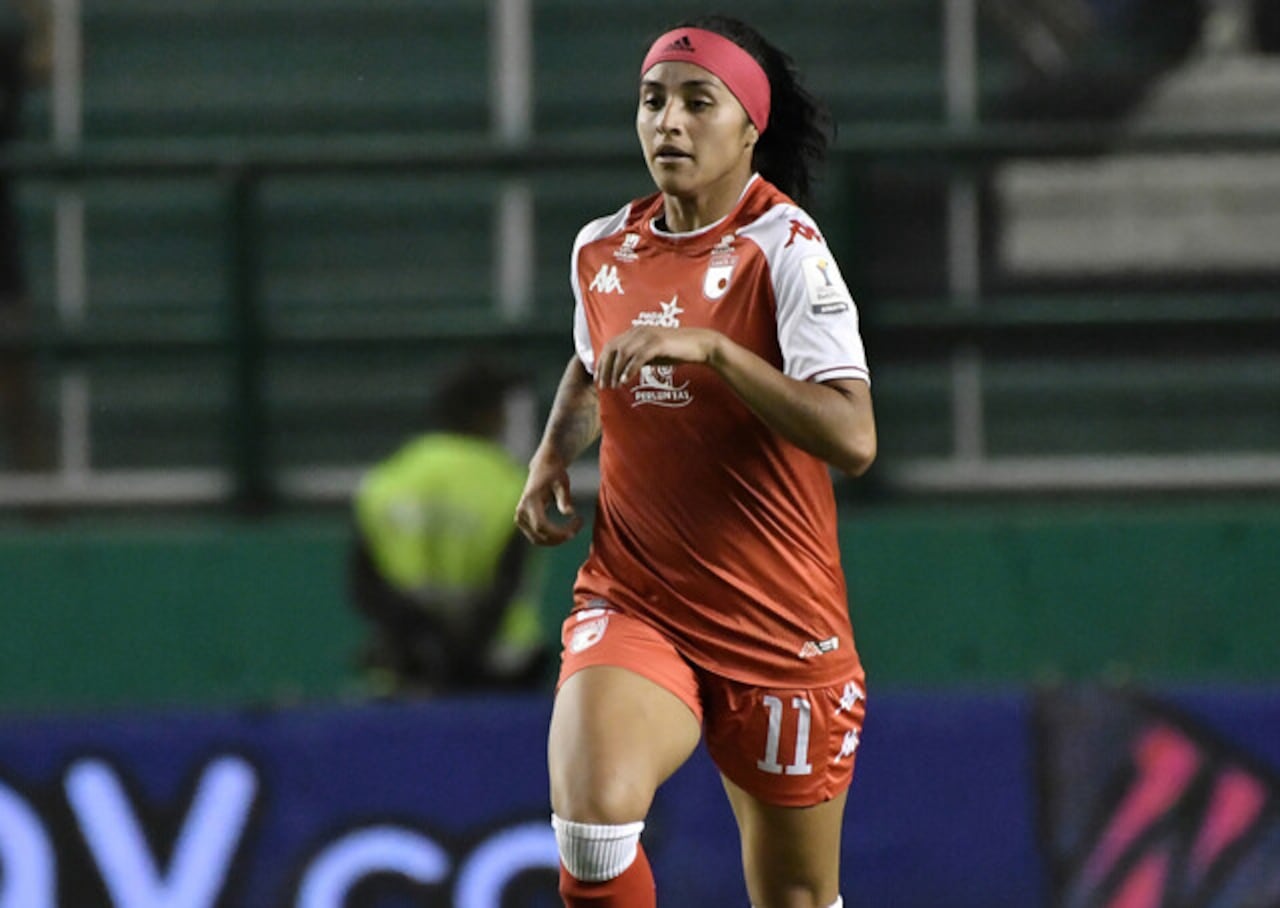 Liana Salazar con los colores de Independiente Santa Fe (2023).
