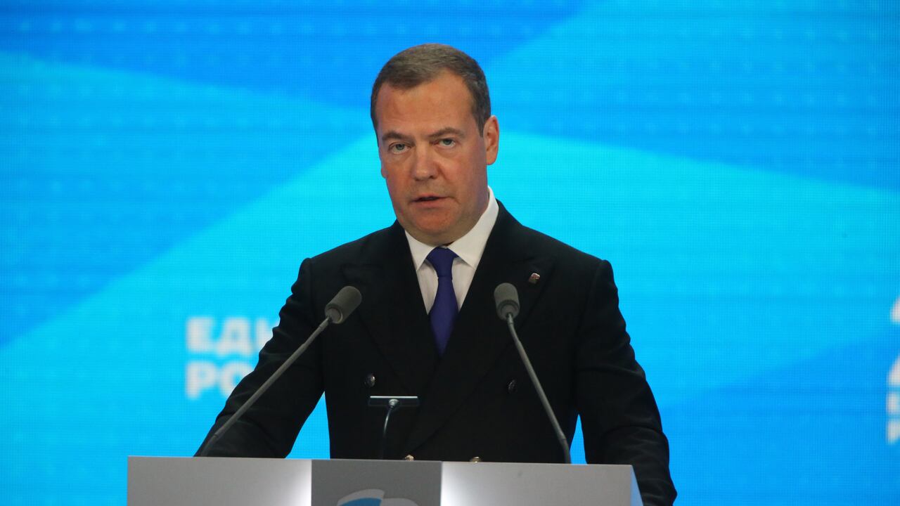 Dmitri Medvédev ha venido amenazando con el uso de la fuerza nuclear rusa en medio de la guerra.