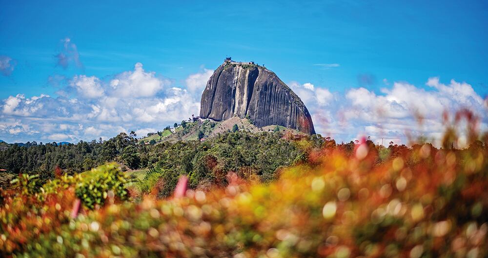 Los predios están escondidos detrás de una montaña, posible epicentro de apología al crimen.
