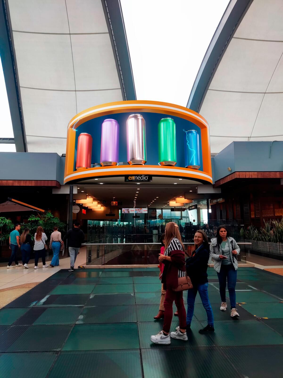 Con la nueva pantalla, las marcas combinarán storytelling, imágenes en 3D y activaciones sensoriales que trascienden el formato tradicional.