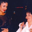 Selena en compañía de Yolanda Saldívar, ex presidenta de su club de admiradores, acusada de asesinarla la mañana del 31 de marzo de 1995.