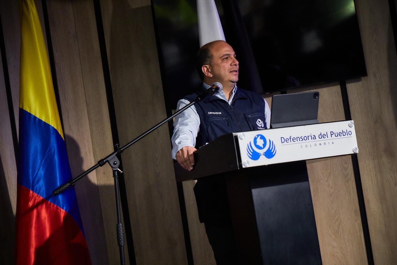 Defensor del Pueblo, Carlos Camargo Assis.