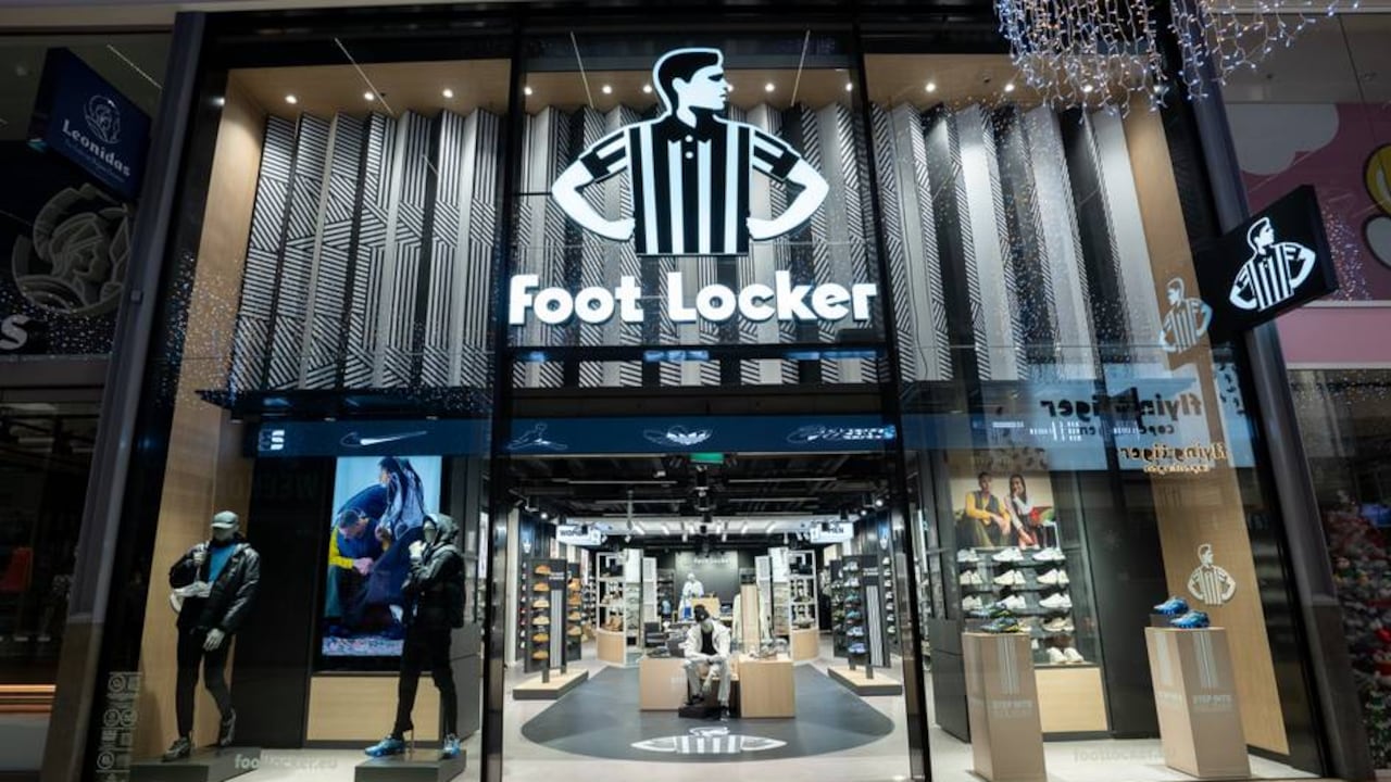 Al menos 400 tiendas de Foot Locker cerrará para finales de 2025.