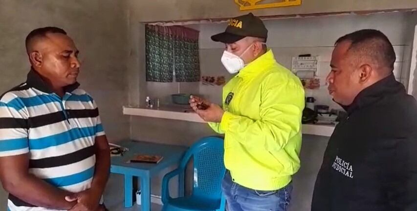 El falso policía “youtuber” que capturó la Fiscalía. El hombre se uniformó para grabar videos y atribuir conductas criminales a los policías en el departamento de Magdalena.