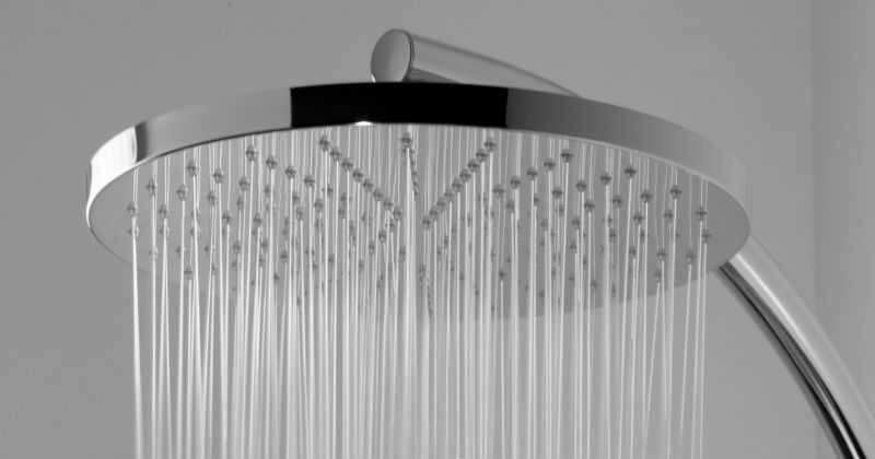 El Ministerio de Salud recomendó que el piso de cualquier bañadera o ducha debe ser antideslizante y en la salida poner una alfombra antideslizante, para evitar accidentes caseros de menores de edad o ancianos.