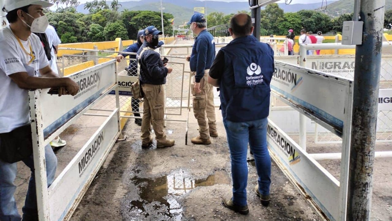 Denuncian que no hay paso hacia Colombia. Solo están dejando pasar a los ciudadanos que estaban en Cúcuta hacia Venezuela