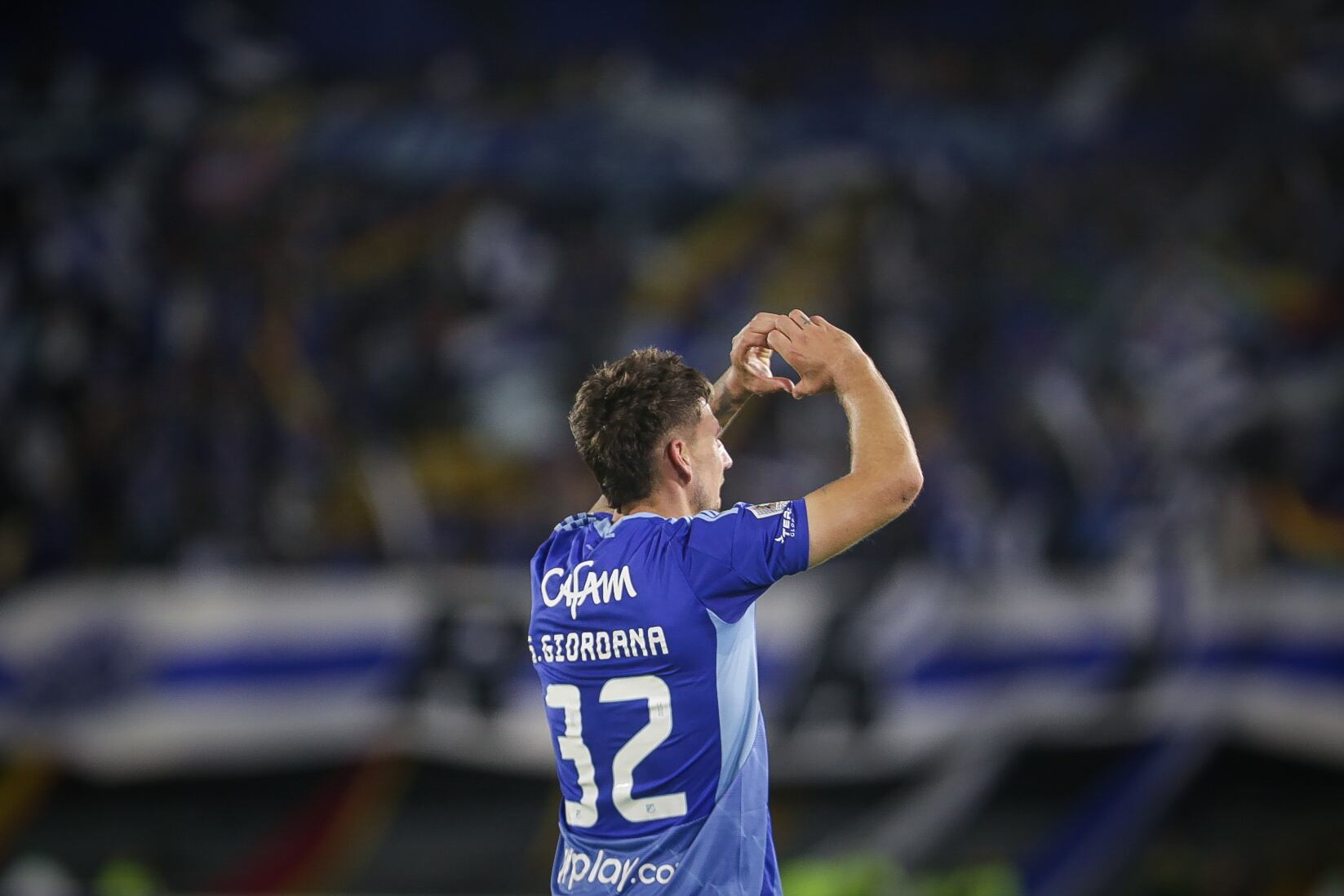 Santiago Giordana celebra un gol con Millonarios en El Campín.