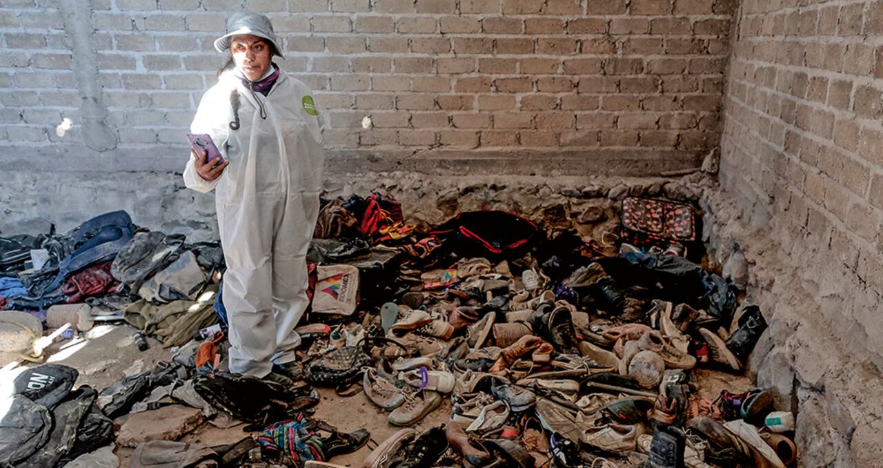 Los descubrimientos incluyen una pila de zapatos y pertenencias que han identificado las familias de los desaparecidos.