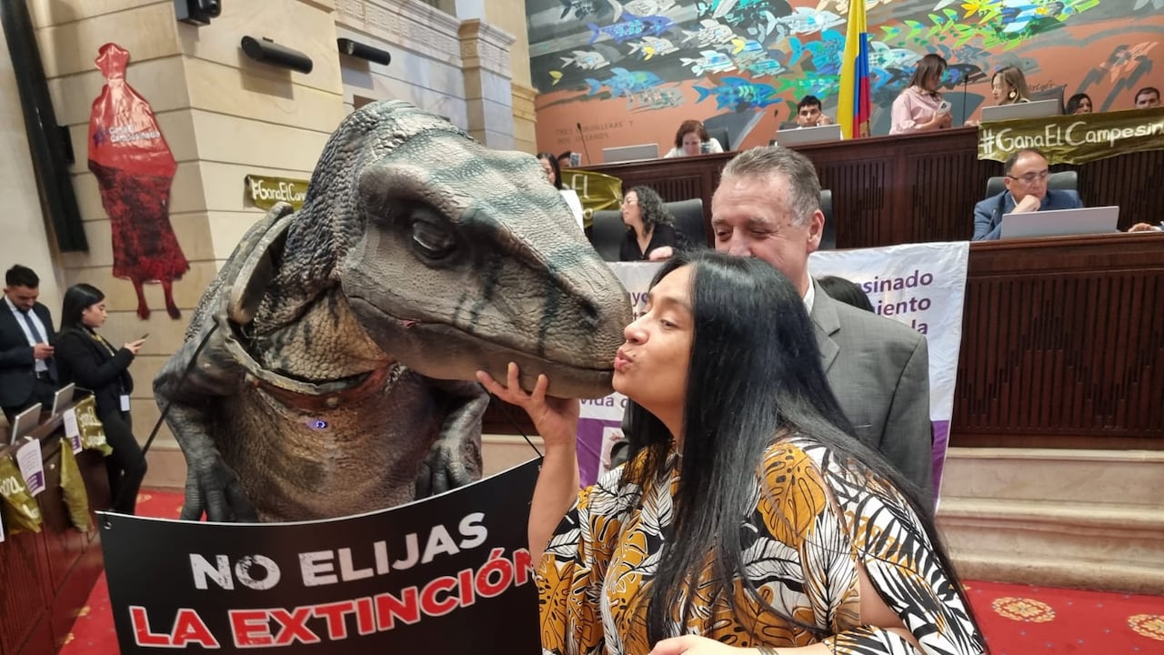 Frankie la dinosaurio en el Congreso. ¿De qué se trata?