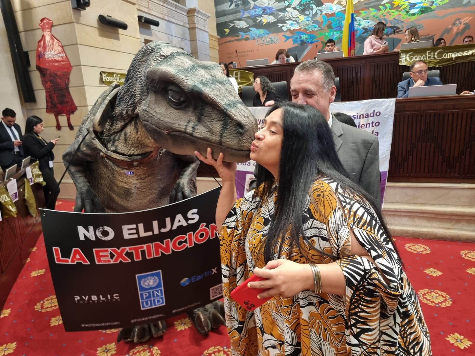 Frankie la dinosaurio en el Congreso. ¿De qué se trata?