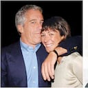 Andrés dio una desastrosa entrevista a la BBC en la que intentó explicar su amistad con Epstein y Maxwell. Salió tan mal que la reina lo despojó de sus funciones reales.